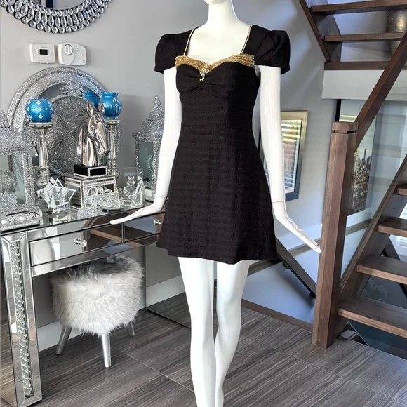 New 🖤 Chic Black and White Mini Dress with Lace Collar - Picture 16 of 17